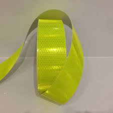 XA010013309 - 50mmX 50M 3M HIGH VIS TAPE Y/G